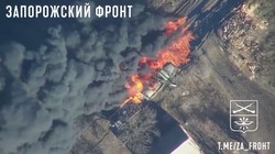 Xe bồn chở nhiên liệu của quân Ukraine trúng đạn bốc cháy dữ đội. Ảnh minh họa video South Front