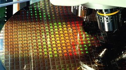 Những hạn chế của PFAS ở Mỹ có thể gây thiệt hại cho ngành công nghiệp bán dẫn. Ảnh: AFP