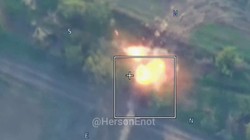 Đạn lượn thông minh, UAV tự sát Lancet-3 tấn công vũ khí trang bị quân đội Ukraine. Ảnh video South Front.