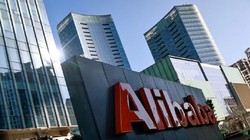 Logo Tập đoàn Alibaba tại văn phòng ở Bắc Kinh, Trung Quốc, ngày 5/1/2021. REUTERS/Thomas Peter