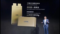 Nhà khoa học hàng đầu của CATL, ông Wu Kai trong cuộc họp báo tại triển lãm xe ô tô Thượng Hải đã giải thích về công nghệ pin mới. Ảnh CATL