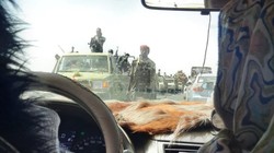 Quân đội Sudan cơ động di chuyển trong thành phố Khartoum, Ảnh South Front.