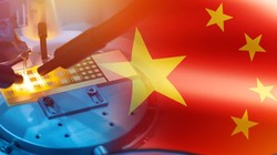 Các nhà cung cấp thiết bị sản xuất linh kiện Trung Quốc có được cơ hội phát triển từ những hạn chế thương mại của Washington. Ảnh SCMP