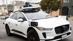 Xe robotaxi Waymo trong thành phố San Francisco. Ảnh Waymo.