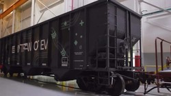 Toa tàu tự hành chạy bằng pin, điều khiển bằng smartphone. Ảnh video Intramotev.