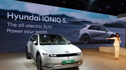 Chiếc SUV ‘IONIQ 5’ chạy điện của Hyundai trong buổi ra mắt tại Auto Expo 2023 ngày 11/1/2023 ở Greater Noida, Ấn Độ. Ảnh Ajay Aggarwal/Thời báo Hindustan/ Getty Images