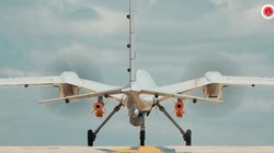 UCAV Akinci Thổ Nhĩ Kỳ phóng thử nghiệm tên lửa hành trình hạng nhẹ Çakır. Ảnh Video TRT Haber