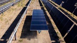 Terafab, hệ thống kỹ thuật số tự động với các robot xây dựng trang trại điện mặt trời. Ảnh erabase Energy.