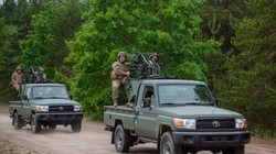 Tổ hợp súng phòng không di động MR-2 Viktor 14,5mm trên xe Toyota. Ảnh TopWar