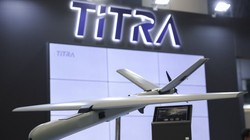 Một mẫu UAV kamikaze Deli của Titra Technology được trưng bày tại SAHA Expo ở Istanbul, Türkiye, ngày 25/10/2022. Ảnh AA