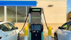 Phòng thí nghiệm Quốc gia Argonne thuộc Bộ Năng lượng Mỹ và Đại học Chicago phát triển công nghệ AI cách mạng hóa kỹ thuật sạc xe điện (Ảnh: Tech Times)