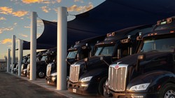 Bãi xe vận tải tự lái của công ty Aurora Innovation. Ảnh CNBC