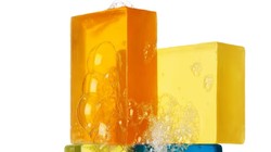 PGS Guoliang Liu và các đồng nghiệp đã chuyển hóa nhựa thành axit béo để sản xuất xà phòng. Ảnh Vintagerobot/Getty Images