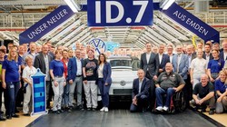 Công ty Volkswagen chào mừng sự kiện bắt đầu sản xuất EV sedan ID.7 ở Emden, Đức. Ảnh Volkswagen