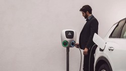 Thiết bị sạc xe điện xoay chiều (AD) ChargeAmps Aura do công ty Thụy Điển Charge Amps sản xuất. Ảnh Charge Amps