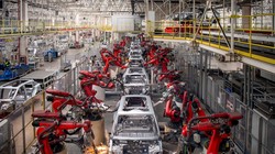 Dây chuyền sản xuất xe điện của Leapmotor tại một nhà máy ở Kim Hoa, tỉnh Chiết Giang, Trung Quốc, ngày 26/4/2023. Ảnh China Daily/Reuters/File photo Acquire Licensing Rights