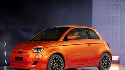 FIAT 500 điện mới tại Triển lãm ô tô Los Angeles, bang California, Mỹ ngày 17/11/2022. Reuters/Carlos Barria/File Photo Acquire License Rights