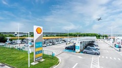 Trạm sạc xe điện lớn nhất thế giới của liên doanh BYD-Shell ở Thẩm Quyến, Trung Quốc (Ảnh: The Driven)