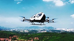 Máy bay cất hạ cánh thẳng đứng eVTOL của công ty EHang bay thử nghiệm. Ảnh EHang