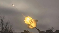 Quân đội Ukraine sử dụng pháo tự hành bánh lốp 155 mm Archer của Thụy Điển pháo kích vào chiến tuyến quân đội Nga. Ảnh Army Recognition.