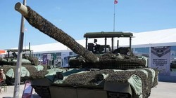 Xe tăng chủ lực T-80BVM Model 2023. Ảnh Army Recognition