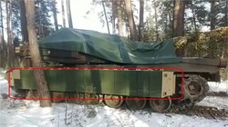 Xe tăng chiến đấu chủ lực MBT M1A1 Abrams của Ukraina được trang bị thêm giáp M-19 ARAT. Ảnh Mạng xã hội Ukraine.