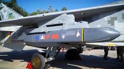 Máy bay ném bom Su- 24 Pencer của Ukraine, trang bị tên lửa hành trình SCALP-EG. Ảnh Army Recognition