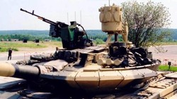 Tổ hợp Arena trên xe tăng T-72B3. Ảnh RT