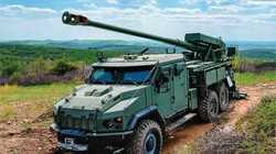 Pháo tự hành bánh lốp 2S22 Bohdana 4.0 trên khung gầm xe tải 158 8x8 Phoenix. Ảnh Army Recognition.