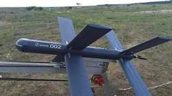 Máy bay không người lái (UAV) tự sát Dao mổ (Scalpel) do Cục thiết kế Vostok sản xuất. Ảnh TASS.
