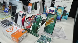 Một cửa hàng điện thoại di động ở Manila đang bày bán sản phẩm của Tecno (Ảnh: Nikkei Asia)