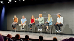 Cuộc họp giữa nhân viên Apple Vision Pro và các nhà phát triển tại Cupertino (Ảnh: Apple Insider)