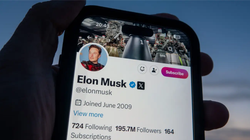 Elon Musk khen ngợi tính năng trợ thính mới của Apple. Ảnh: Business Insider.