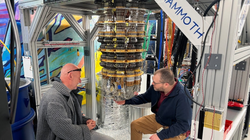 Hartmut Neven của Google Quantum AI và Anthony Megrant tại phòng thí nghiệm Quantum AI của Google ở ​​Santa Barbara, California. Ảnh: SCMP.