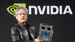 Giám đốc điều hành Nvidia Jensen Huang phát biểu tại sự kiện về trí tuệ nhân tạo ở Tokyo. Ảnh: SCMP.