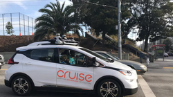 Một chiếc xe tự lái Cruise, thuộc sở hữu của General Motors Corp. Ảnh: Reuters.