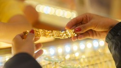 Giá vàng, giá Bitcoin. Ảnh: Pinterest.