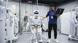 Robot hình người Walker X tại một công ty khoa học công nghệ ở Thâm Quyến. Ảnh: Xinhua.