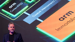 Tổng giám đốc điều hành ARM Rene Haas phát biểu tại diễn đàn COMPUTEX ở Đài Bắc. Ảnh: Reuters.