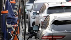 Doanh số bán xe điện tăng 29% trong tháng 4. Ảnh: Reuters.