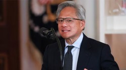 Tổng giám đốc điều hành NVIDIA Jensen Huang tham dự sự kiện 'Đầu tư vào nước Mỹ' do Tổng thống Mỹ Donald Trump tổ chức tại Washington. ẢNh: Reuters.