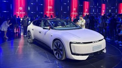 Audi E5 Sportback, mẫu xe đầu tiên trong dòng xe điện (EV) của Audi được phát triển chung với SAIC, được trưng bày tại sự kiện của Volkswagen ở Thượng Hải. Ảnh: Reuters.