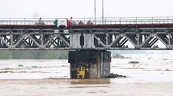 Hình ảnh nước sông Hồng dâng cao khiến Hà Nội lệnh báo động 1