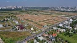 Cả doanh nghiệp lẫn người dân vẫn gặp hàng loạt ách tắc trong việc tiếp cận và sử dụng đất đai.