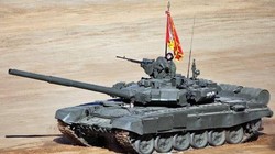 Tác chiến tại Ukraine, xe tăng Nga được trang bị bộ giáp phản ứng nổ đặc biệt (Ảnh: AIF)