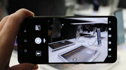 Mẫu flagship Huawei Mate 10 Porsche Design giới thiệu tại CES 2018 vừa qua. Nguồn: Lowyat 