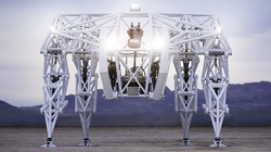 Chỉ cần một người để vận hành robot khổng lồ Prosthesis. Nguồn: Prosthesis Mech Racing