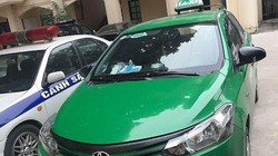 Chiếc xe Taxi Mai Linh hất chiến sĩ công an lên nóc capo. Nguồn: ANTĐ