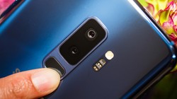 Samsung đã lắng nghe người dùng và thay đổi vị trí cảm biến vân tay. Nguồn: CNET