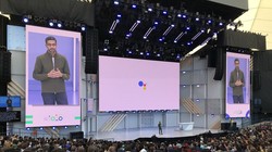 CEO của Google, Sundar Pichai thuyết trình tại buổi khai mạc Google I/O 2018. Nguồn: TheVerge